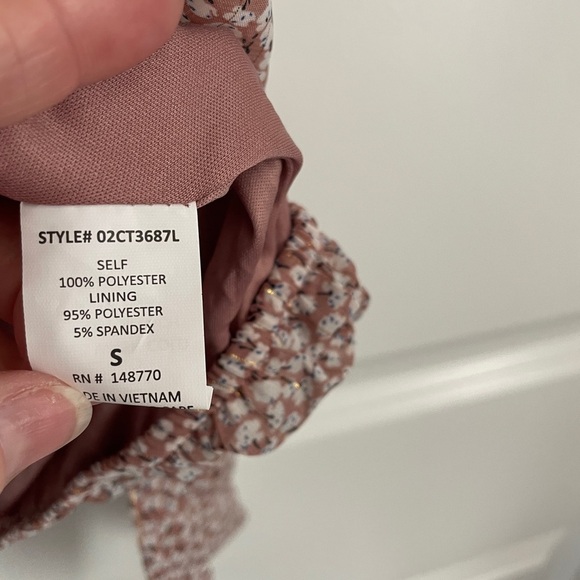 Sienna Sky S Floral Sleeveless tied elastic bottom button keyhole back - Picture 6 of 7